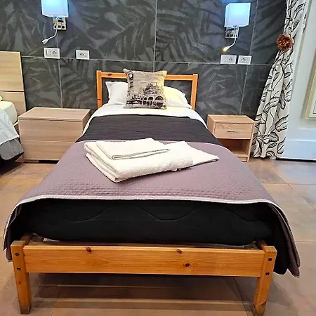 El Corazon De Napoles, Elegante Nel Centro Storico Di Nocleg ze śniadaniem 4*